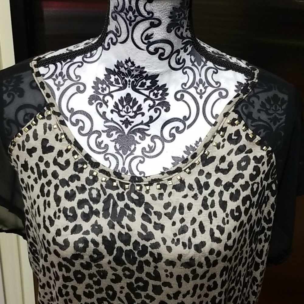 Signature Studio Top - Picture 2 of 10